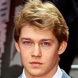Joe Alwyn Net Worth 2026: Money, Salary, Bio | CelebsMoney