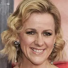 Jojo Moyes Net Worth 2026: Money, Salary, Bio | CelebsMoney