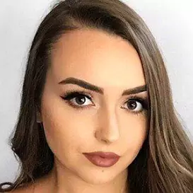 Julia Raleigh Net Worth 2026: Money, Salary, Bio | CelebsMoney