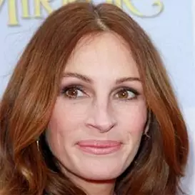 Julia Roberts Net Worth 2026: Money, Salary, Bio | CelebsMoney